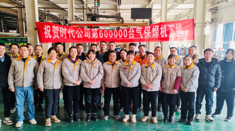 風(fēng)雨中馳而不息，奮斗中砥礪前行